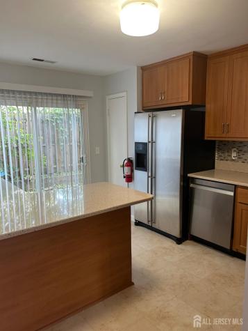 28 Renaissance Lane New Brunswick NJ 08901