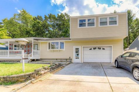 22 Baker Drive Helmetta NJ 08828