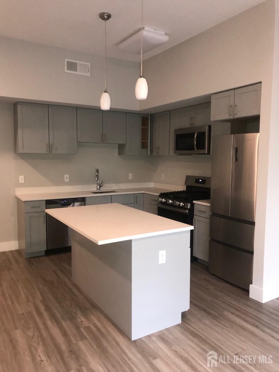 22 Center Street Metuchen NJ 08840