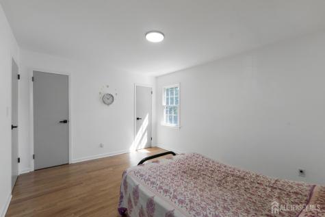 33 Larchmont Road Edison NJ 08837