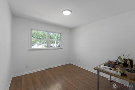 33 Larchmont Road Edison NJ 08837