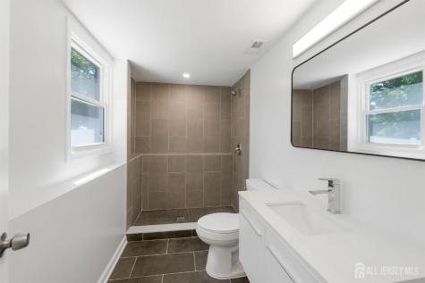 33 Larchmont Road Edison NJ 08837
