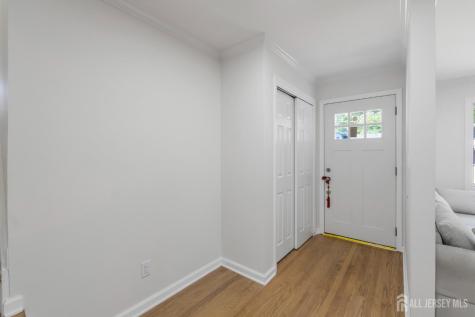 33 Larchmont Road Edison NJ 08837