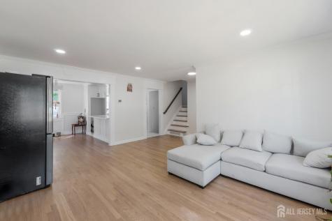 33 Larchmont Road Edison NJ 08837