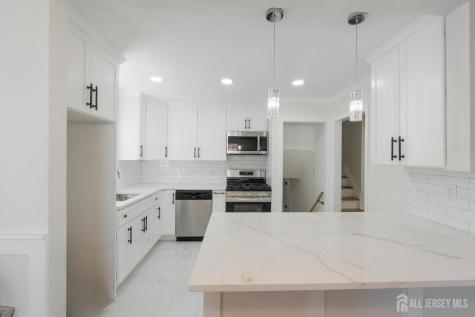 33 Larchmont Road Edison NJ 08837