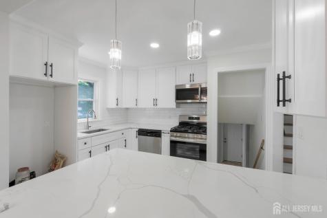33 Larchmont Road Edison NJ 08837