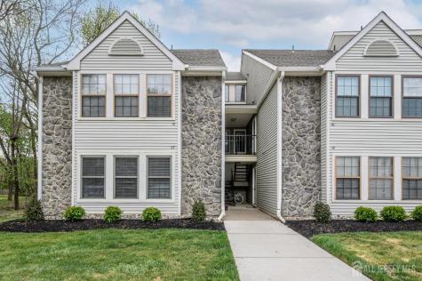 17 Chelmsford Court Evesham NJ 08053