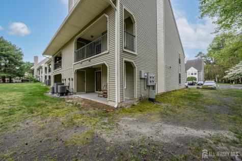 17 Chelmsford Court Evesham NJ 08053