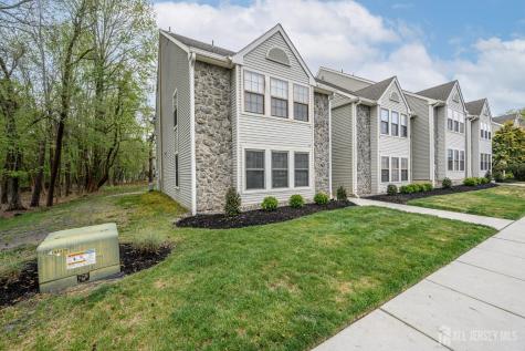 17 Chelmsford Court Evesham NJ 08053