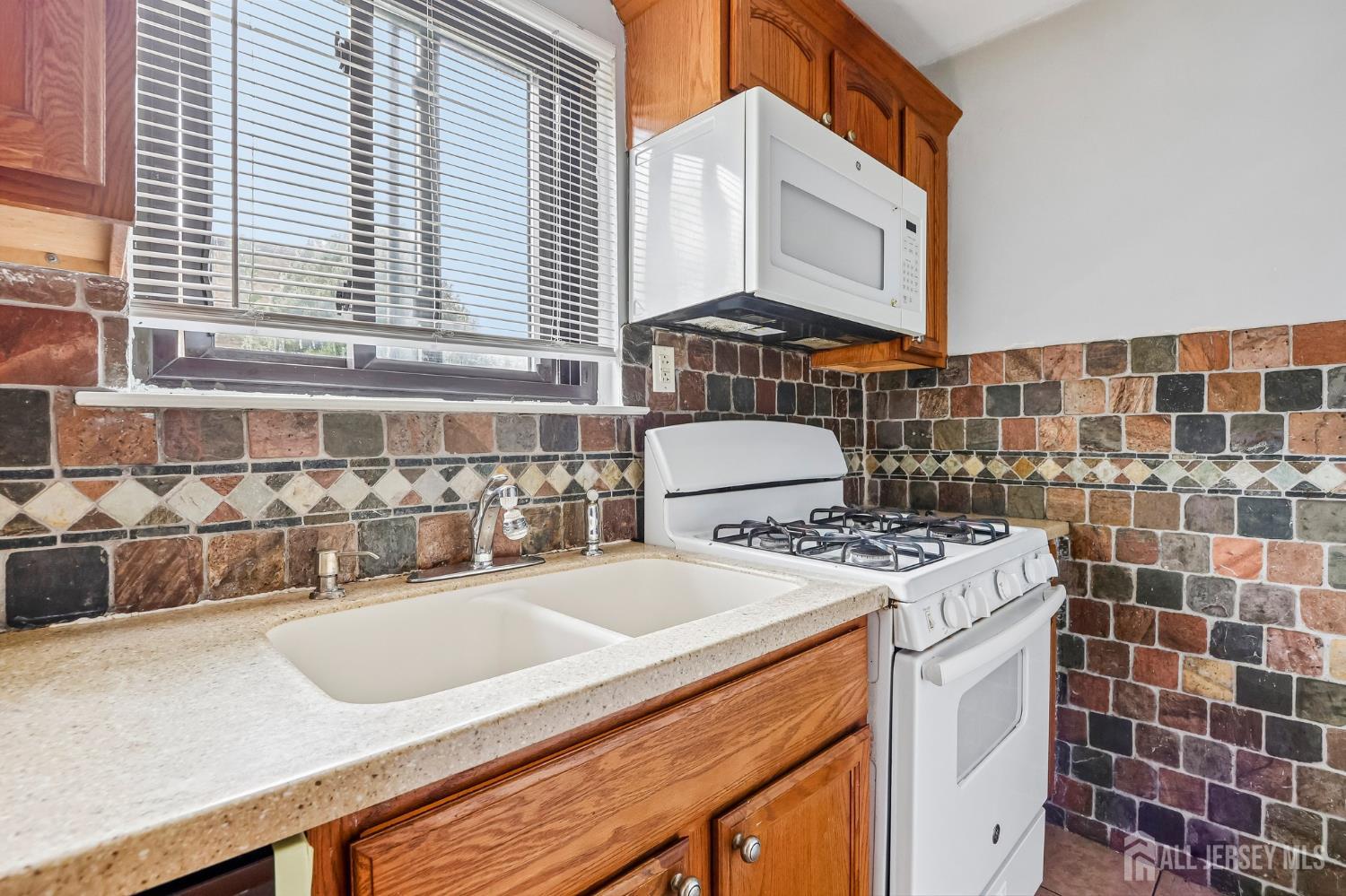 1203 N Oaks Boulevard North Brunswick NJ 08902