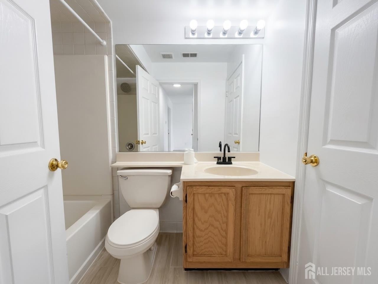 1013 Waterford Drive Edison NJ 08817