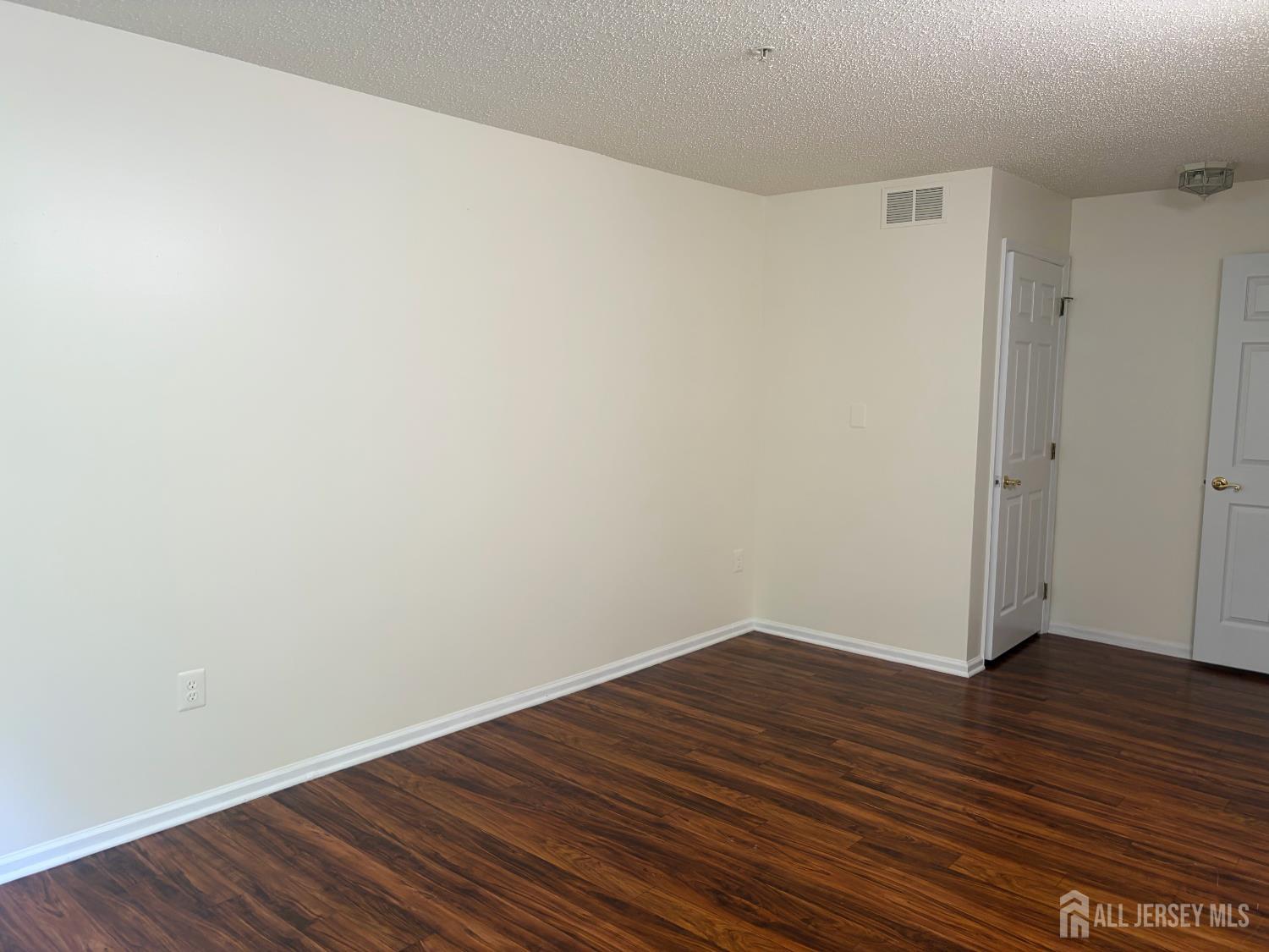 215 Prestwick Way Edison NJ 08820