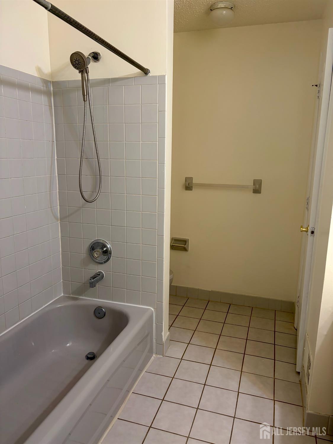 215 Prestwick Way Edison NJ 08820