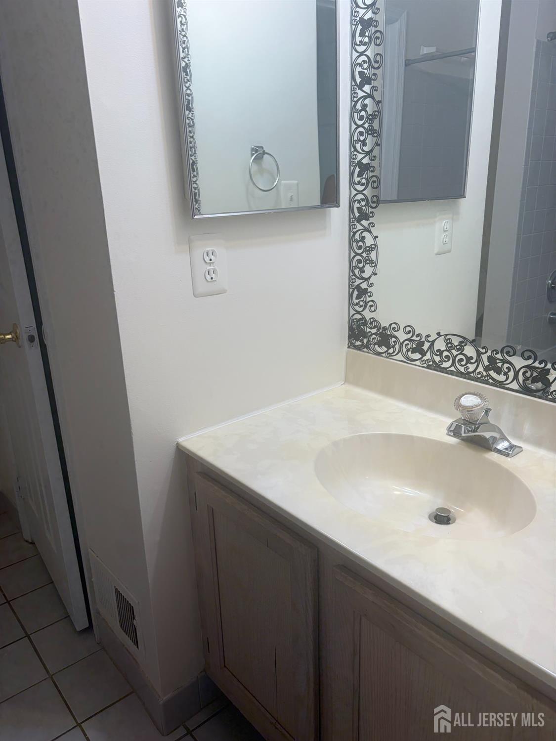 215 Prestwick Way Edison NJ 08820