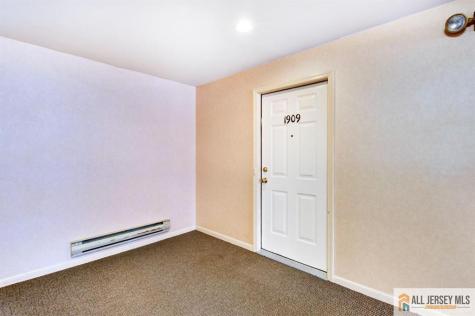 1909 Tanglewood Court Helmetta NJ 08828
