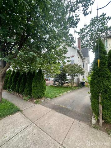 208 E 9th Street E Plainfield NJ 07060