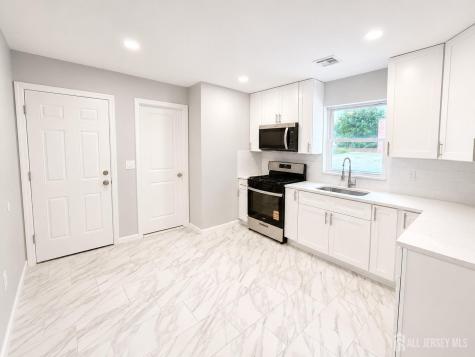 273 Oak Street Perth Amboy NJ 08861