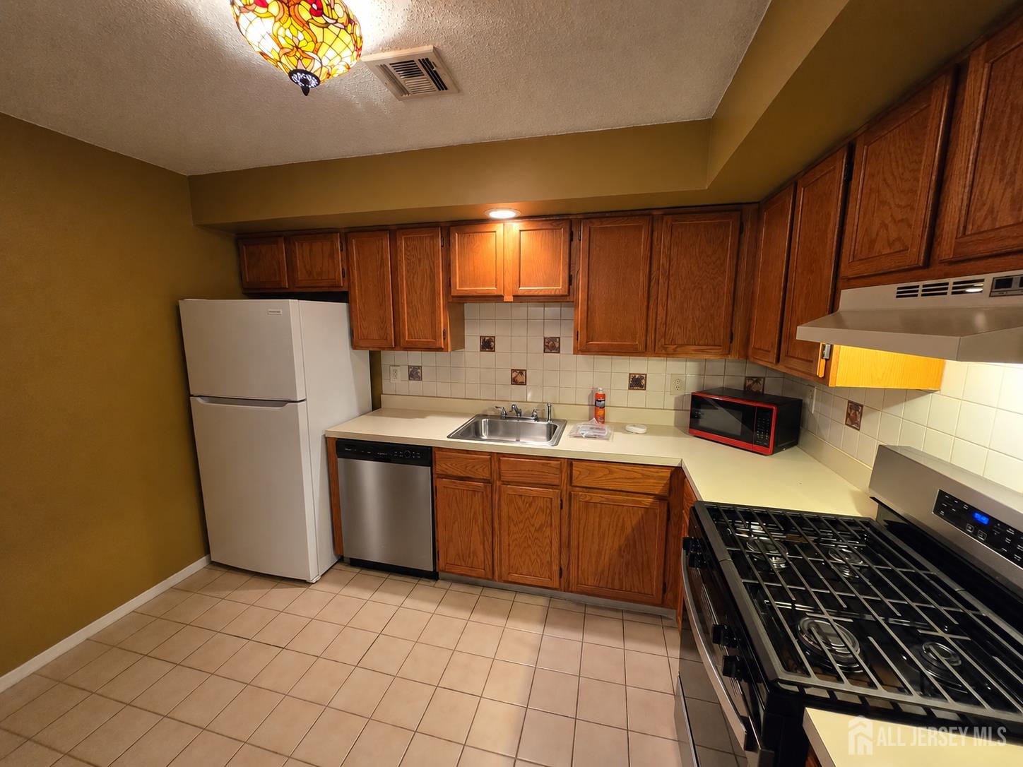 4 Nicholas Court Spotswood NJ 08884