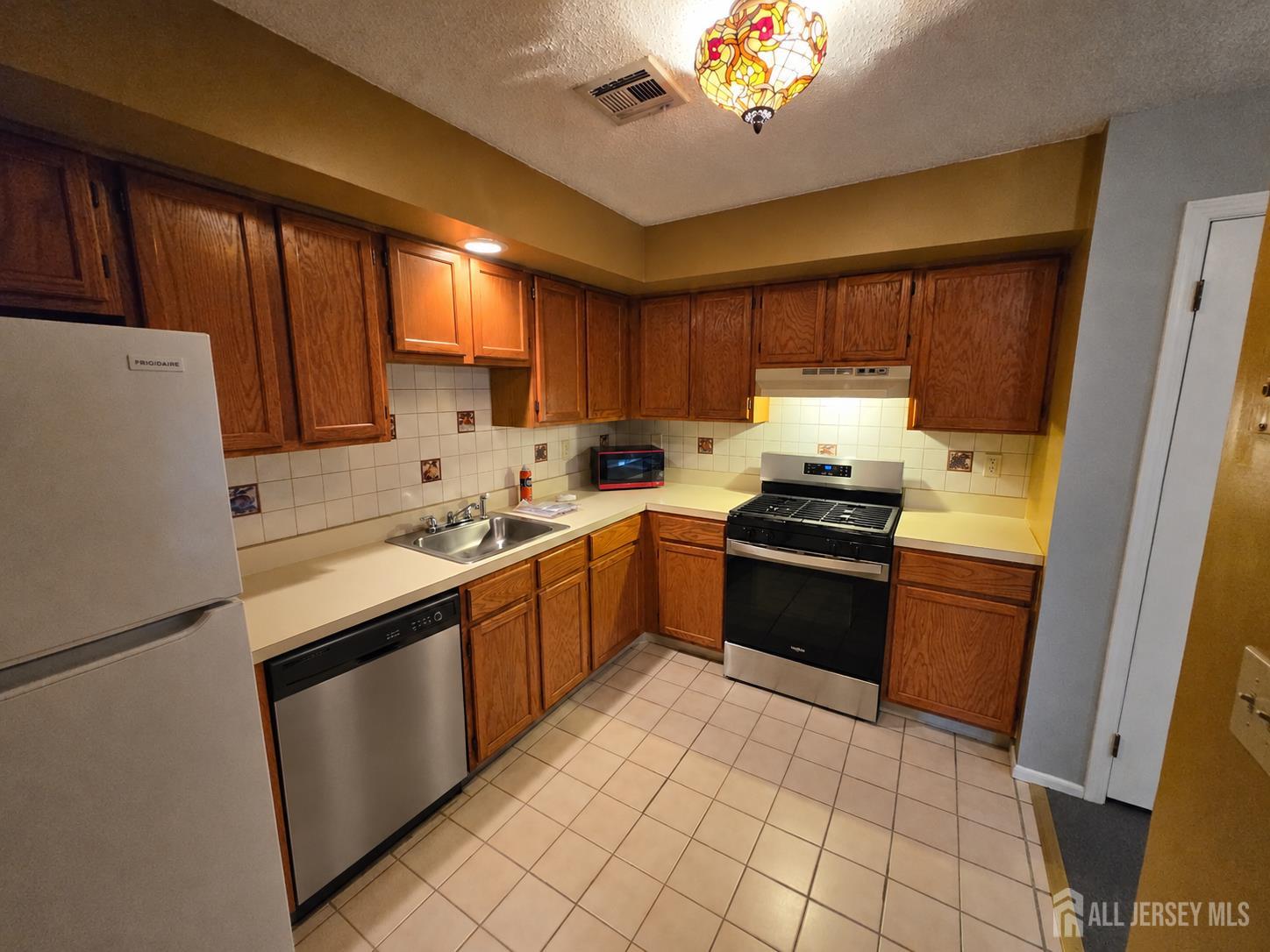 4 Nicholas Court Spotswood NJ 08884