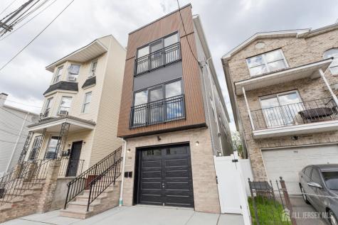 910 Bergen Street Newark NJ 07112