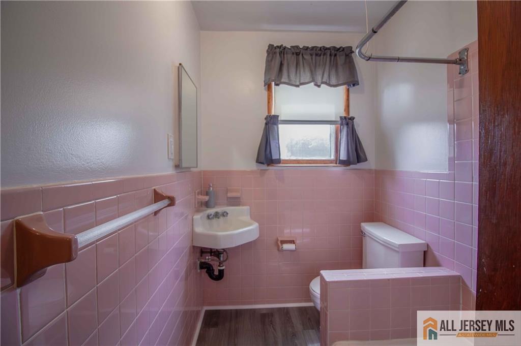 8 Whitehead Avenue South River NJ 08882