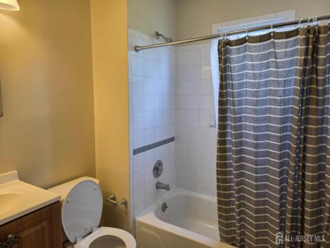 8 Chester Court Edison NJ 08817