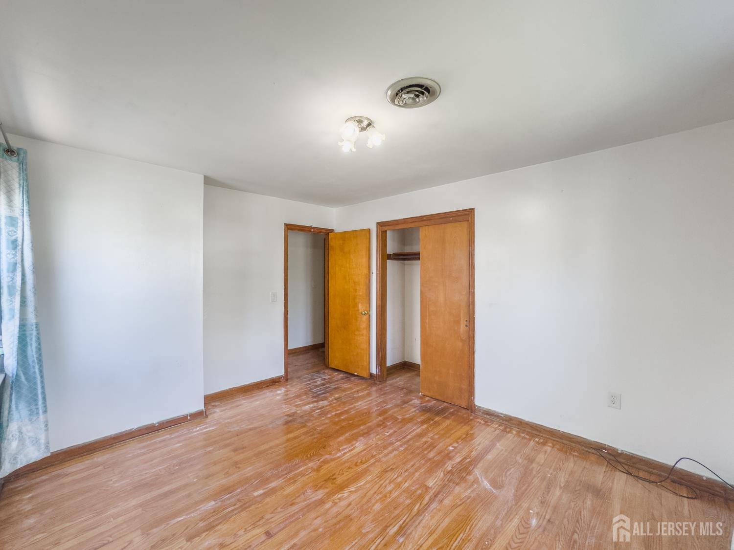 19 Holmes Street Carteret NJ 07008