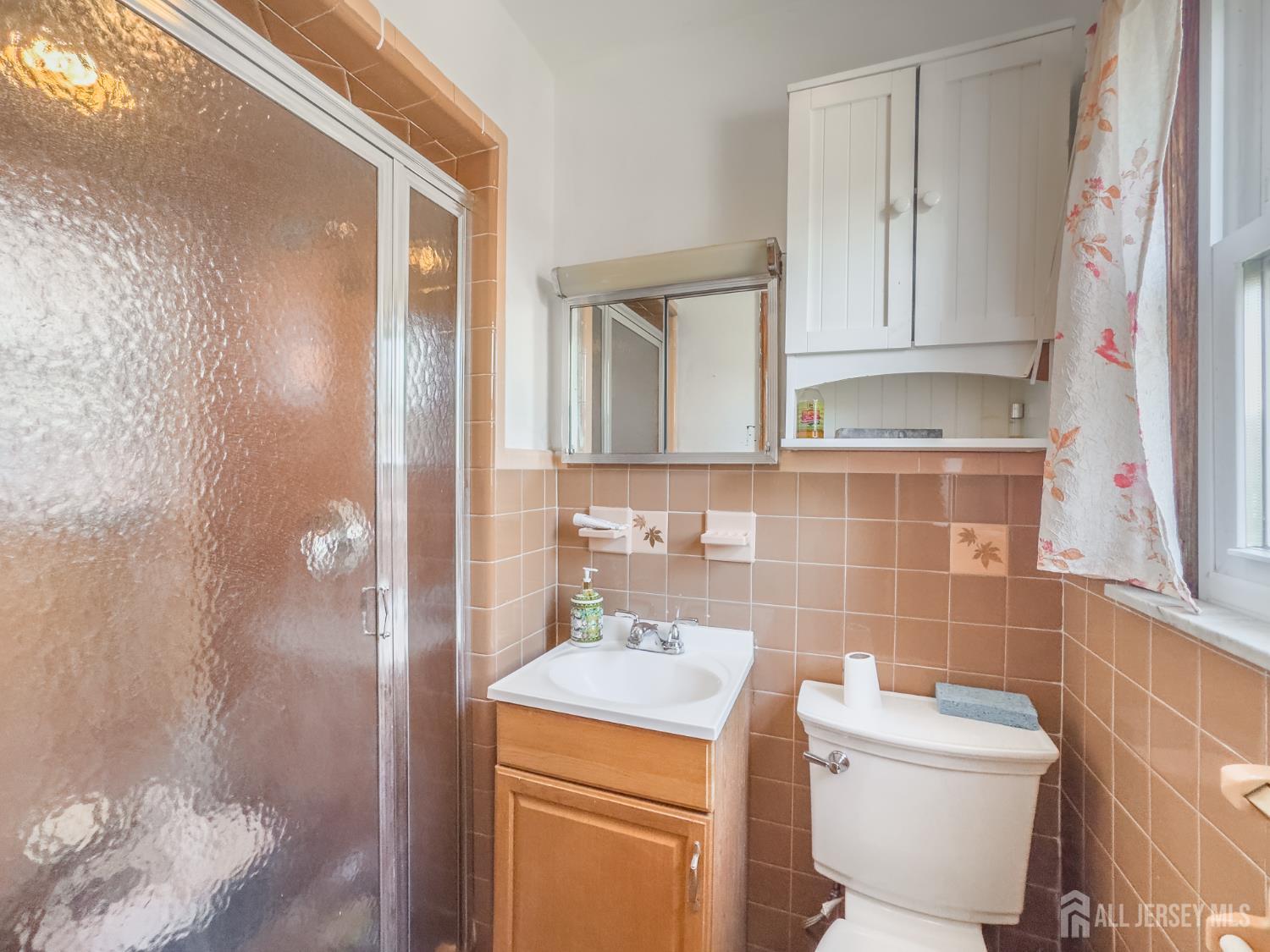 19 Holmes Street Carteret NJ 07008