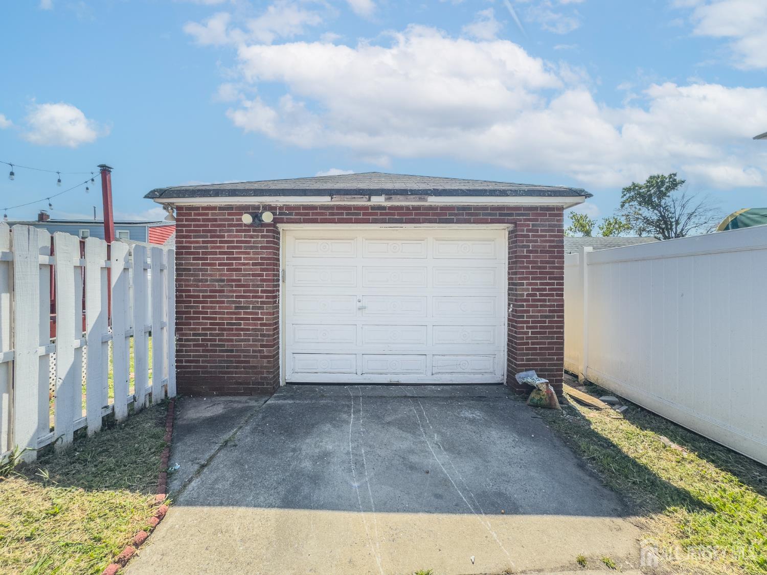 19 Holmes Street Carteret NJ 07008