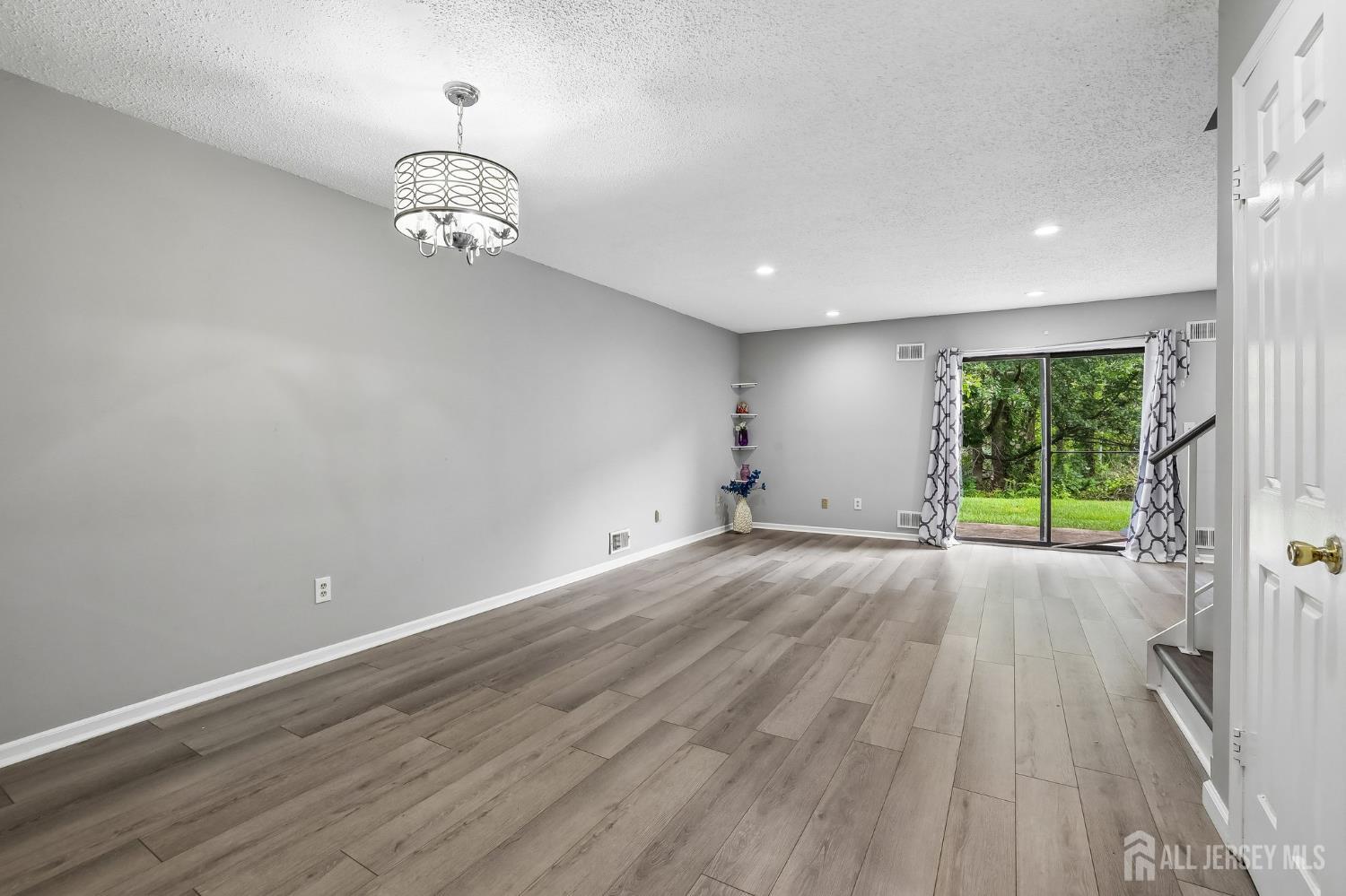 12 Palm Court Edison NJ 08820