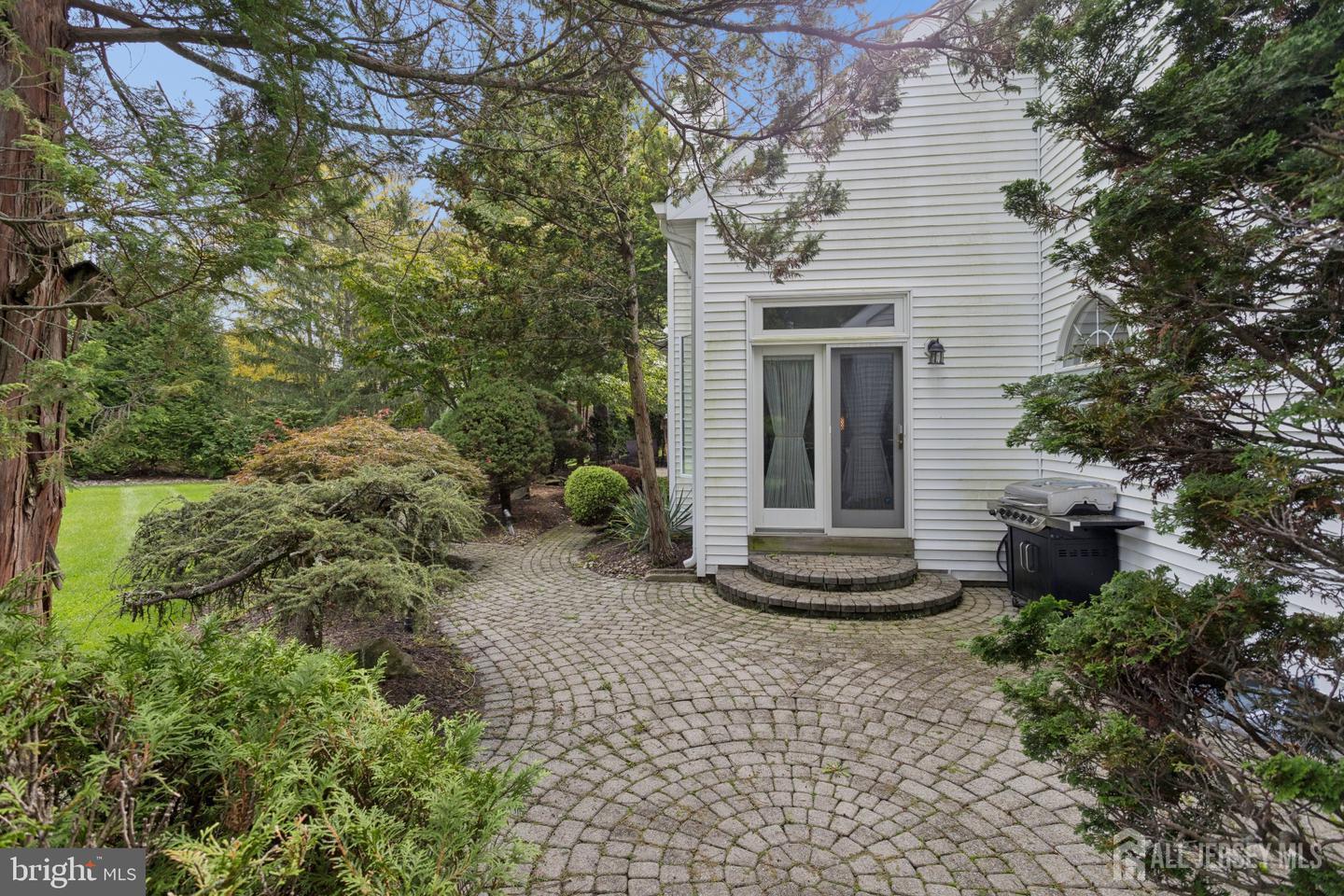 17 Glacier Drive West Windsor NJ 08550