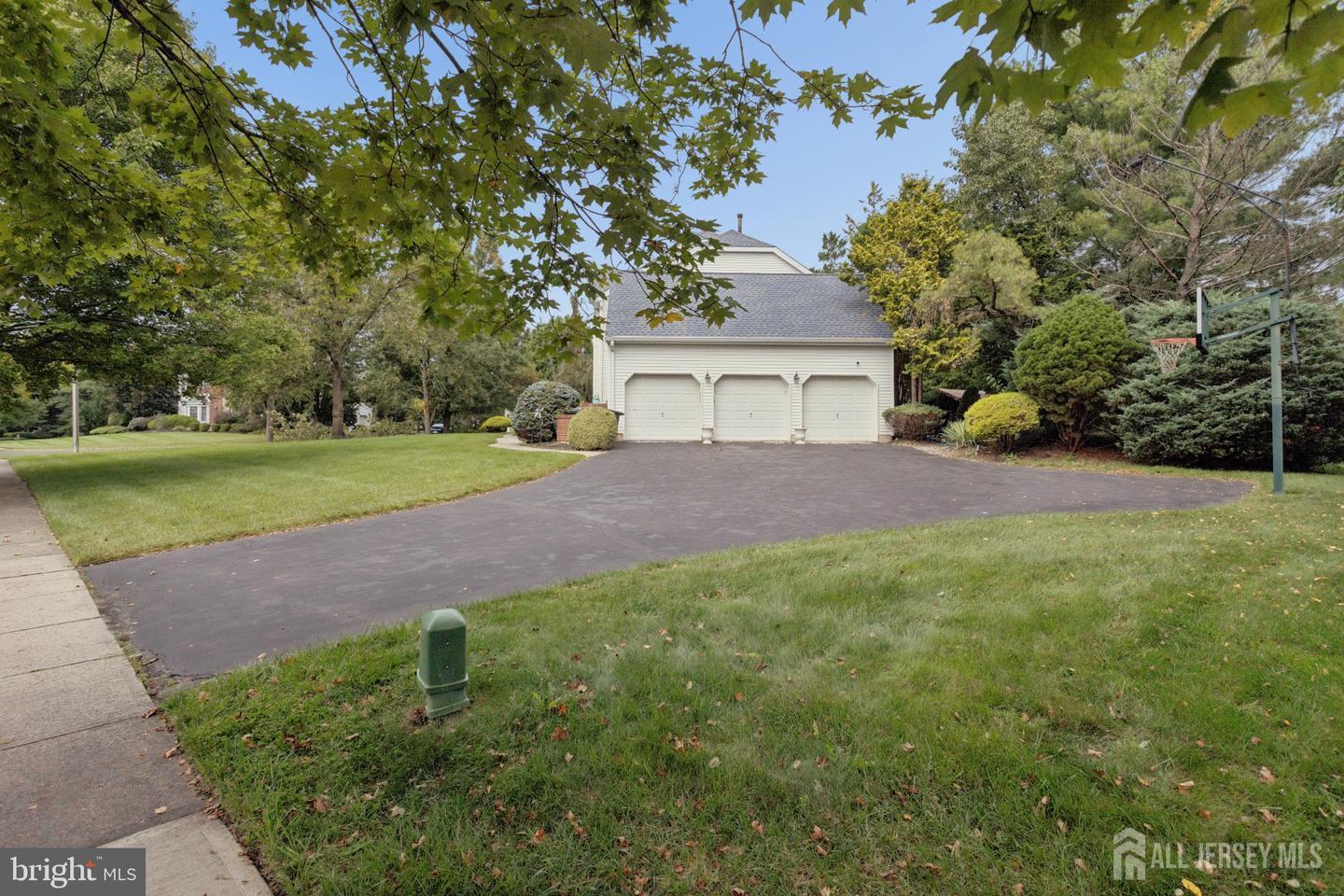 17 Glacier Drive West Windsor NJ 08550