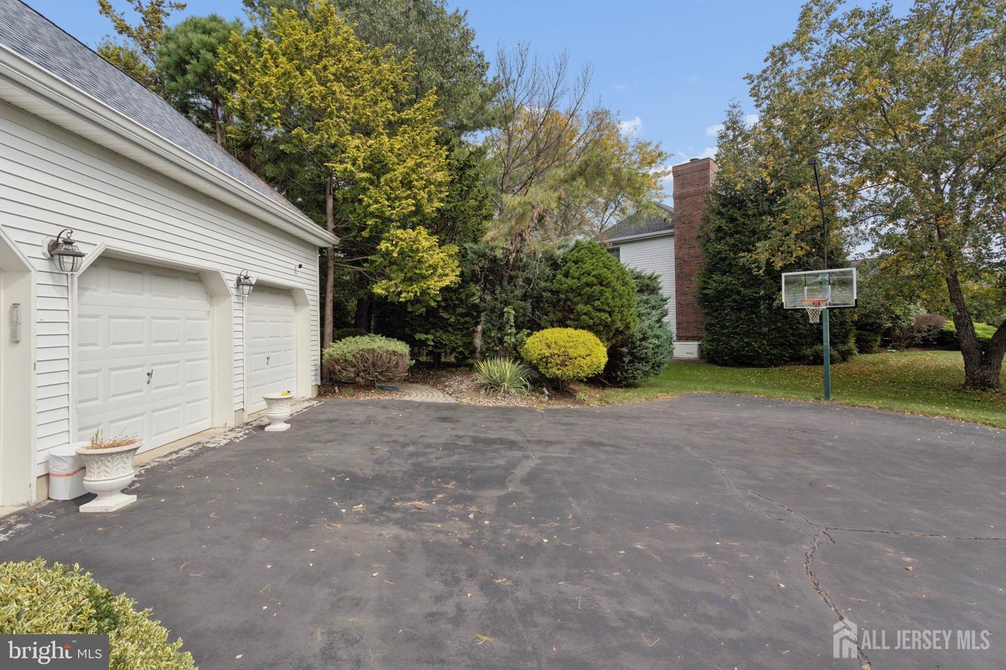 17 Glacier Drive West Windsor NJ 08550