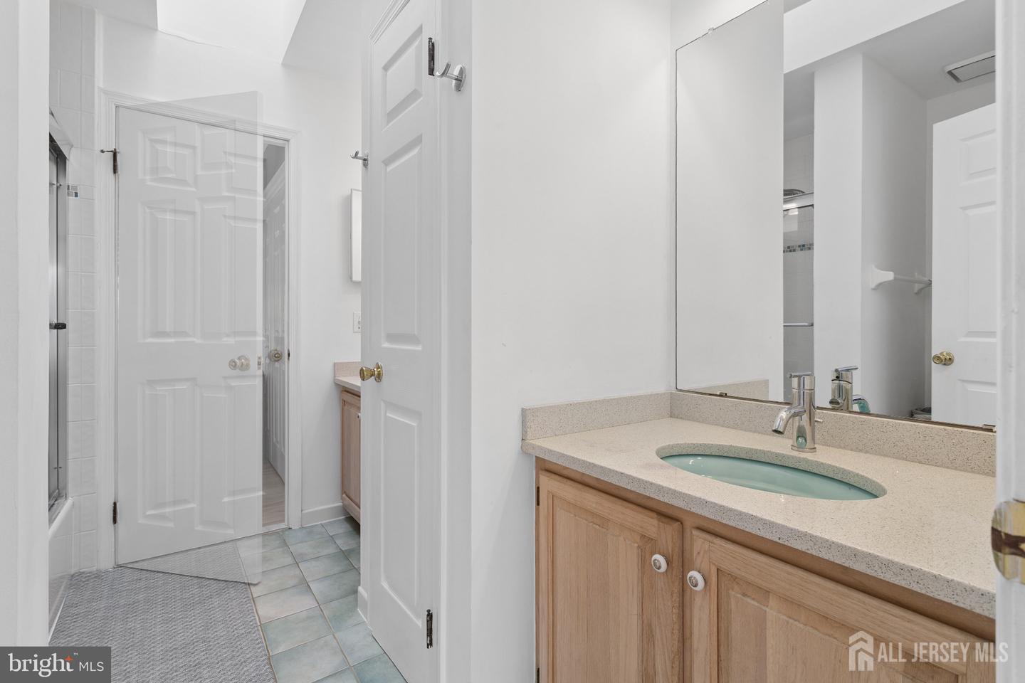 17 Glacier Drive West Windsor NJ 08550