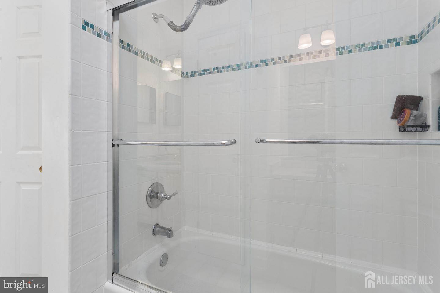17 Glacier Drive West Windsor NJ 08550