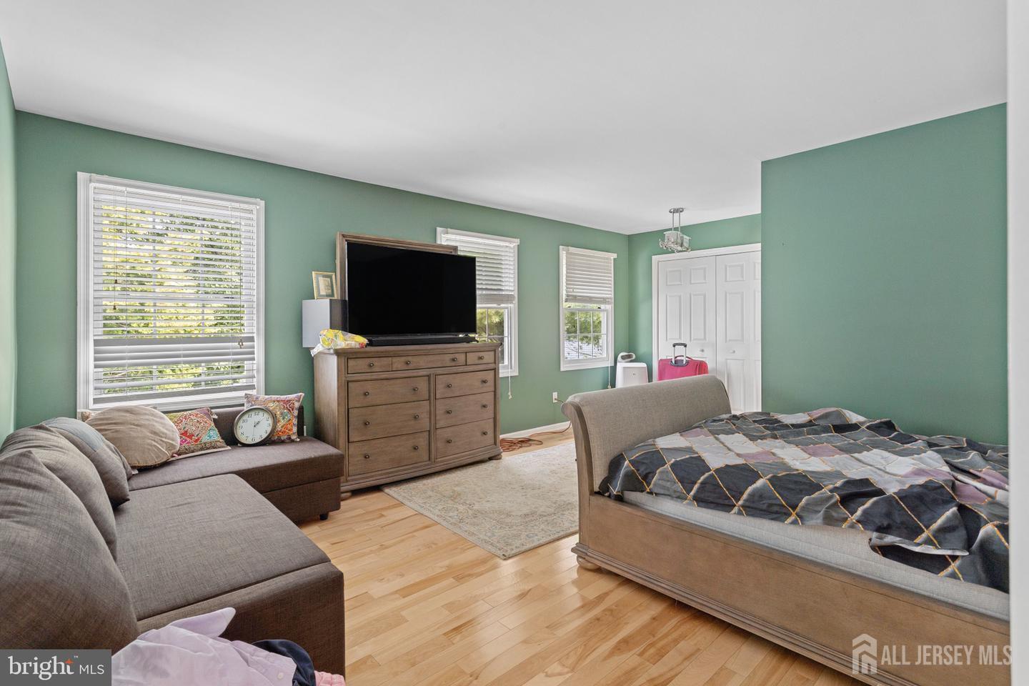 17 Glacier Drive West Windsor NJ 08550