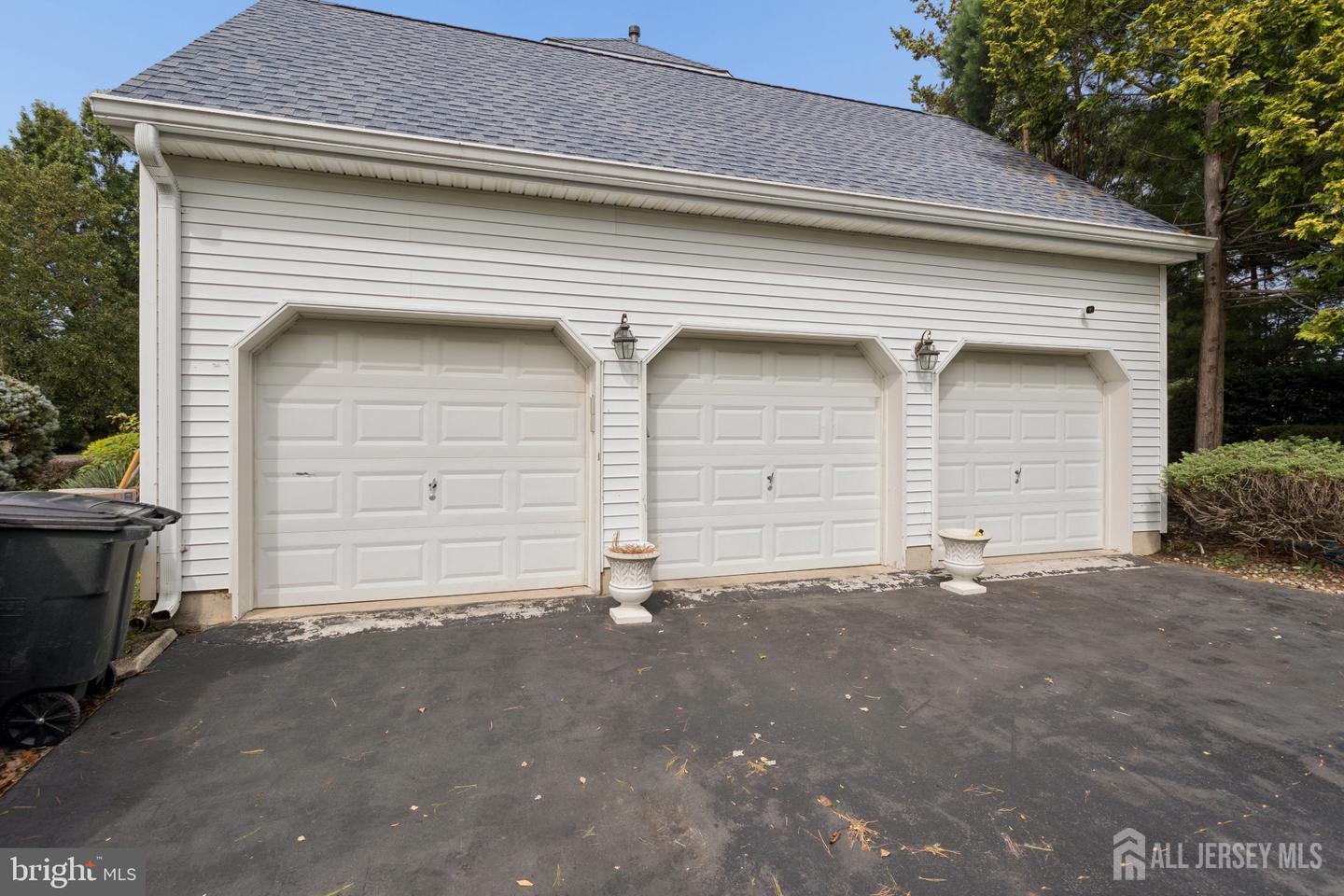 17 Glacier Drive West Windsor NJ 08550