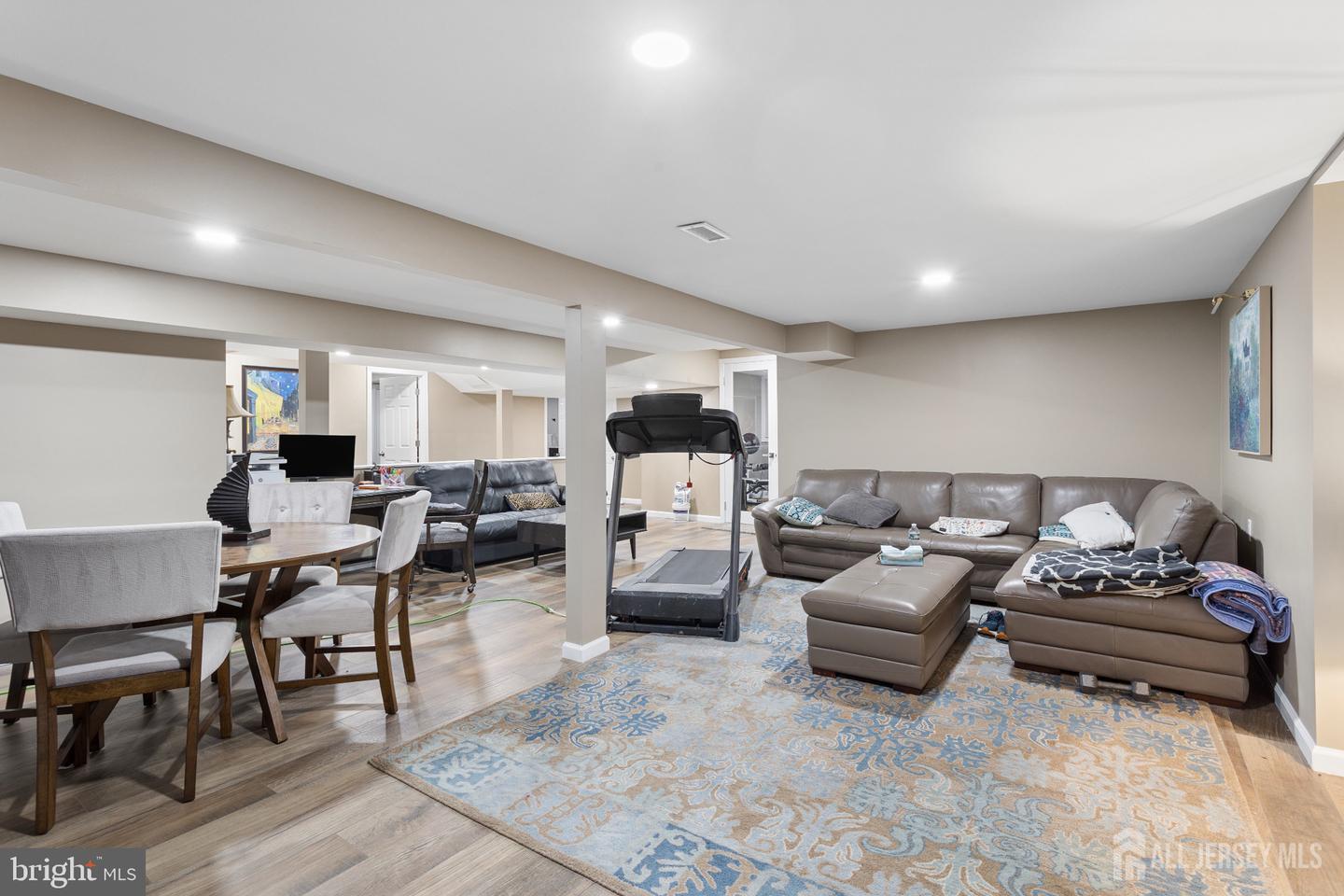 17 Glacier Drive West Windsor NJ 08550
