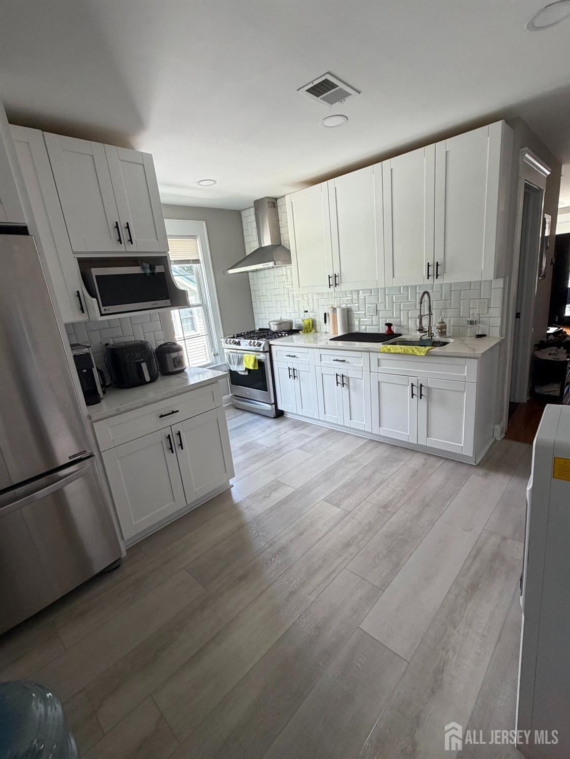 415 E 3rd Avenue Roselle NJ 07203