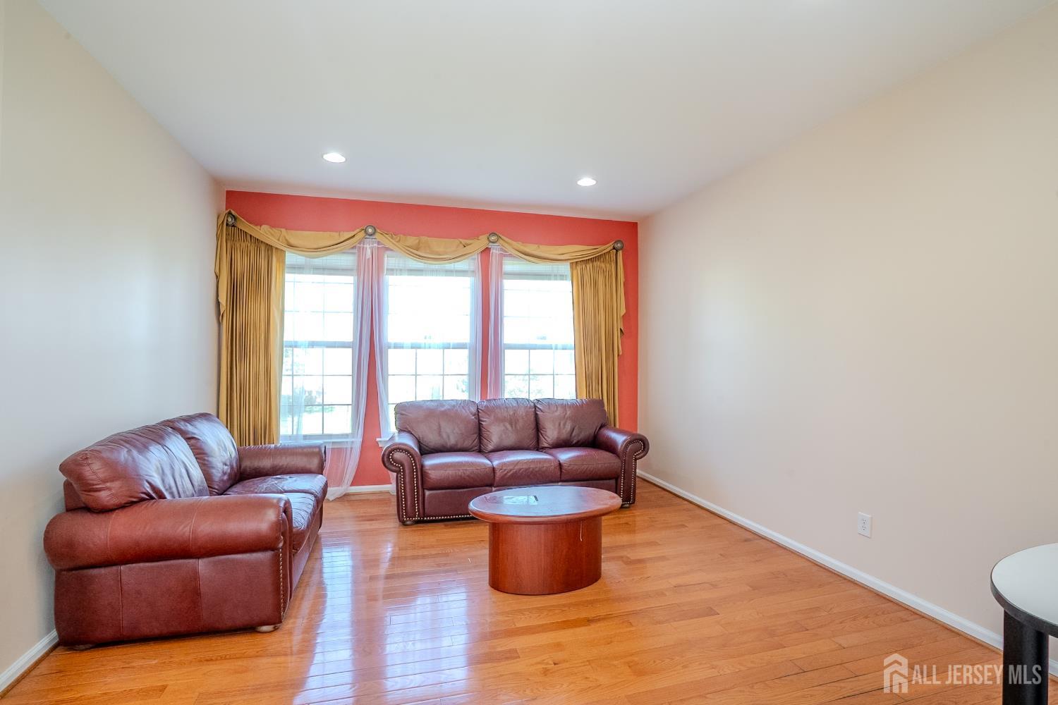 31 SE Hawthorn Drive Plainsboro NJ 08536