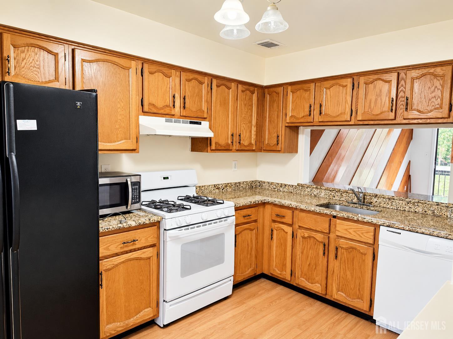 107 Woodbridge Commons Way Iselin NJ 08830
