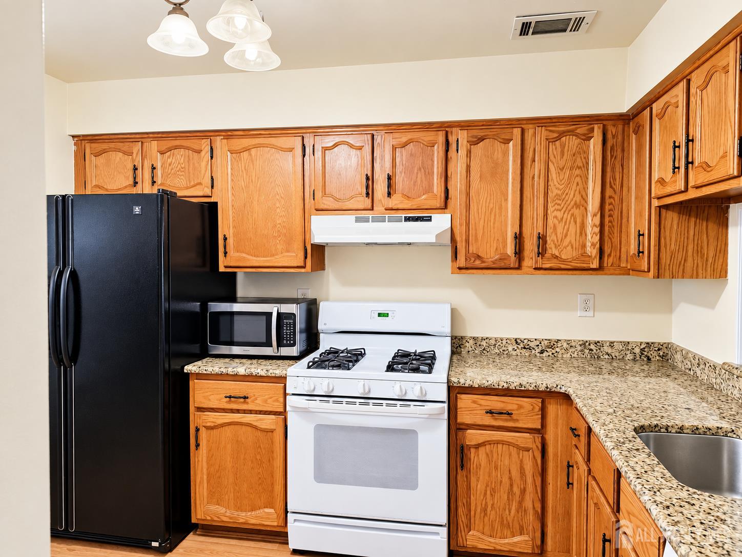 107 Woodbridge Commons Way Iselin NJ 08830