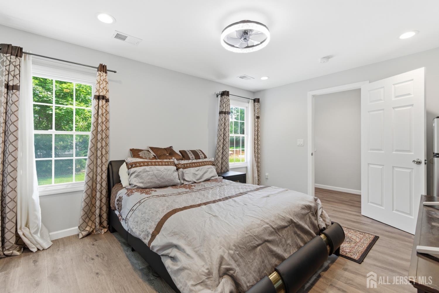 6 Whitewood Road Edison NJ 08820