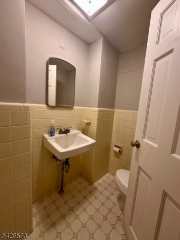 28 Center Street Clinton NJ 08809