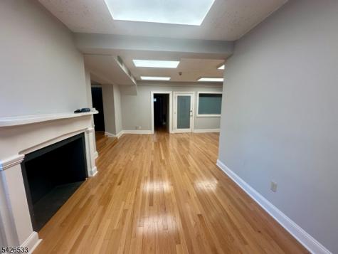 28 Center Street Clinton NJ 08809