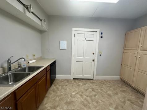 28 Center Street Clinton NJ 08809