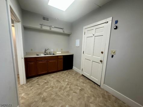 28 Center Street Clinton NJ 08809