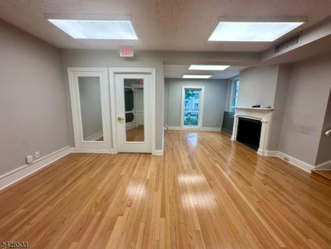 28 Center Street Clinton NJ 08809