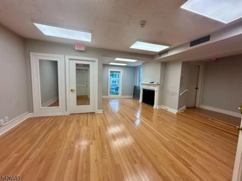 28 Center Street Clinton NJ 08809