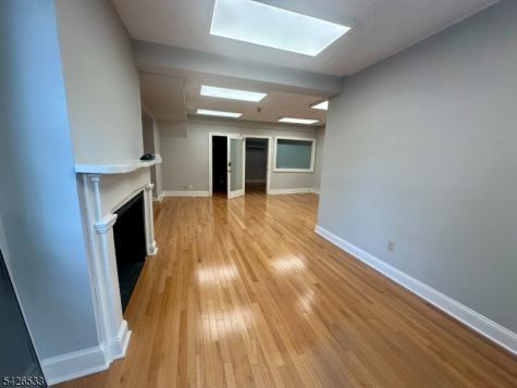 28 Center Street Clinton NJ 08809